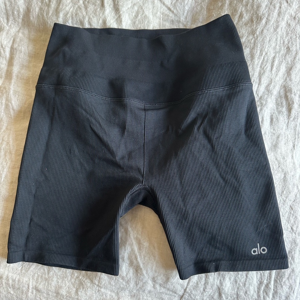 Alo 5" Seamless Ribbed Favorite Short